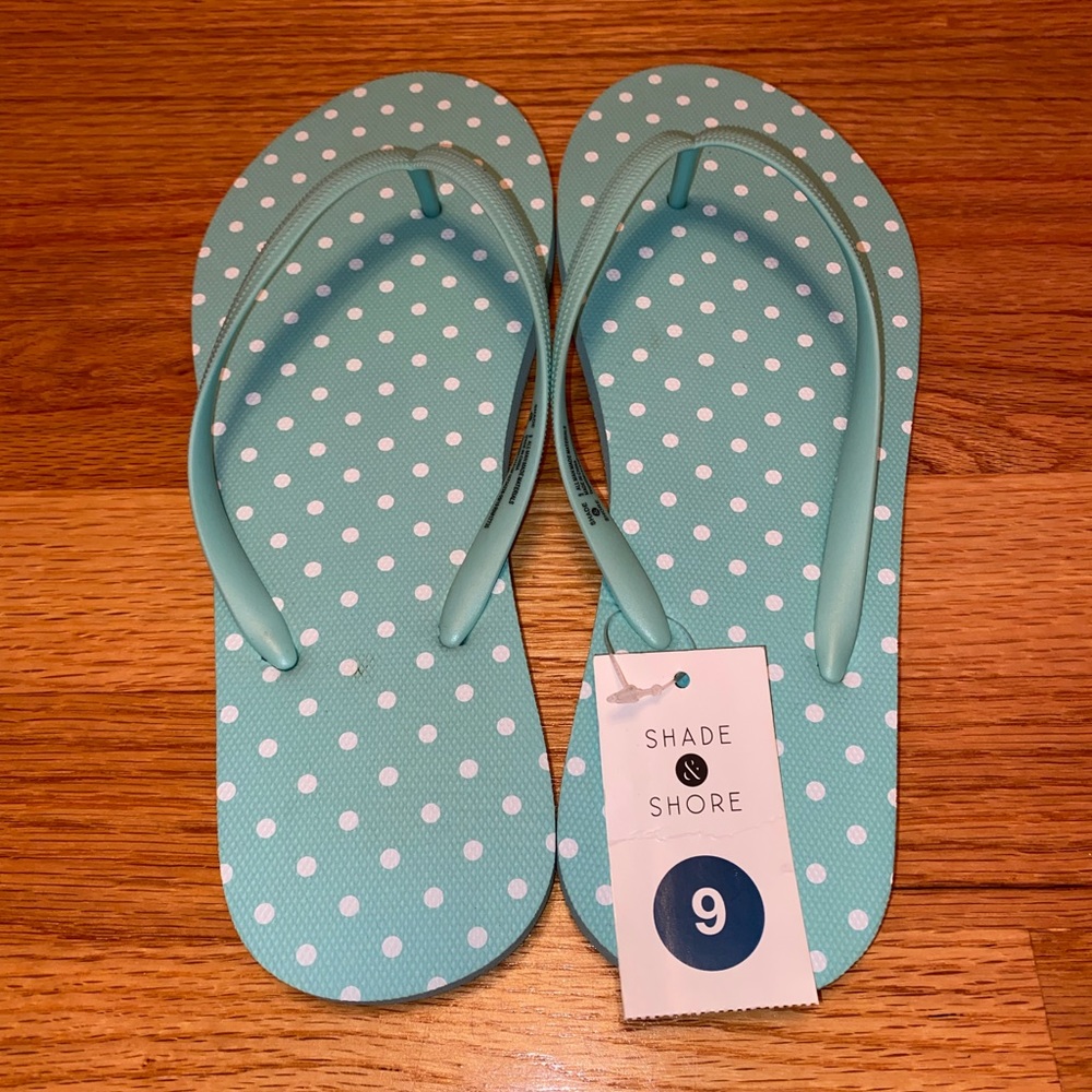 Flip Flops NWT - Picture 2 of 3